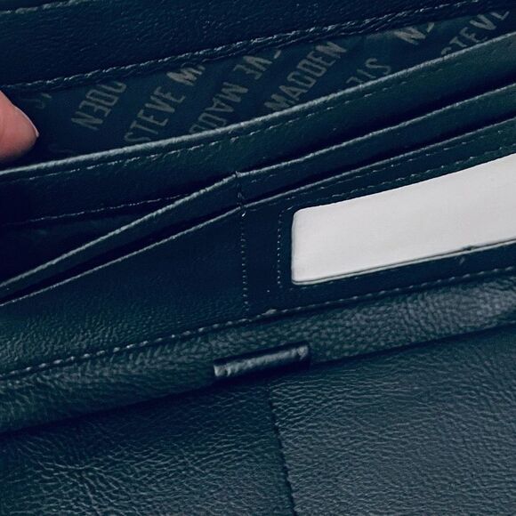 NWT Steve Madden BZIPWEB Black/Gold Zip All Around Wallet Colors Guitar Wristlet - Picture 8 of 12